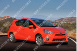 Toyota Prius C (12-), Лобове скло